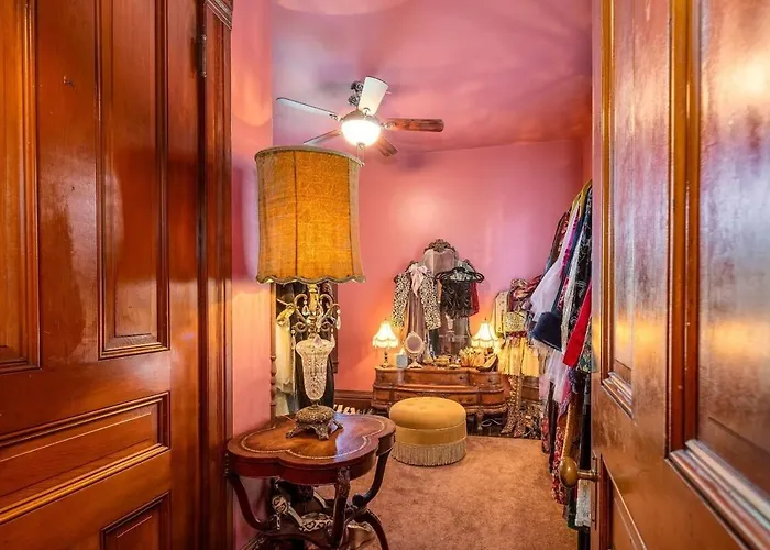 Holiday home Magical Victorian Near Hiking Wine Trail *