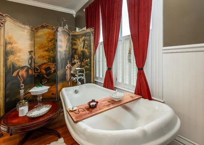 Magical Victorian Near Hiking Wine Trail