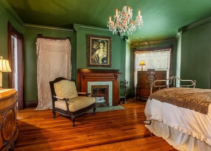 Magical Victorian Near Hiking Wine Trail *